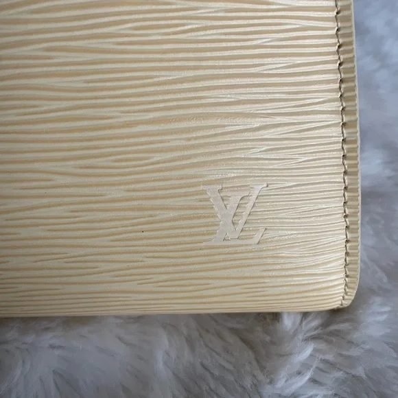 💎✨AUTHENTIC✨💎 Louis Vuitton Pochette Accessoires Epi Leather - Picture 4 of 10